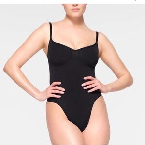 SKIMS Seamless Sculpt Brief Bodysuit | Onyx l/xl onyx